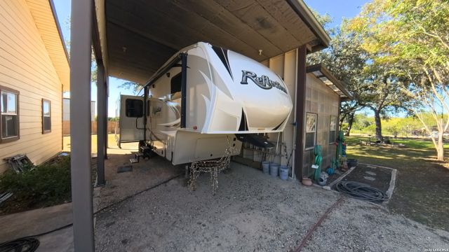 857 Madrona, Pipe Creek, TX 78063