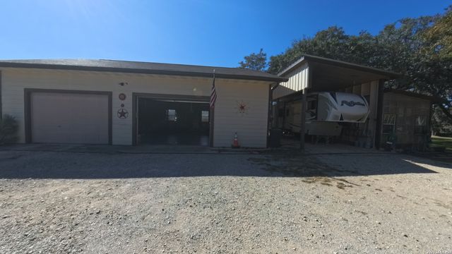 857 Madrona, Pipe Creek, TX 78063