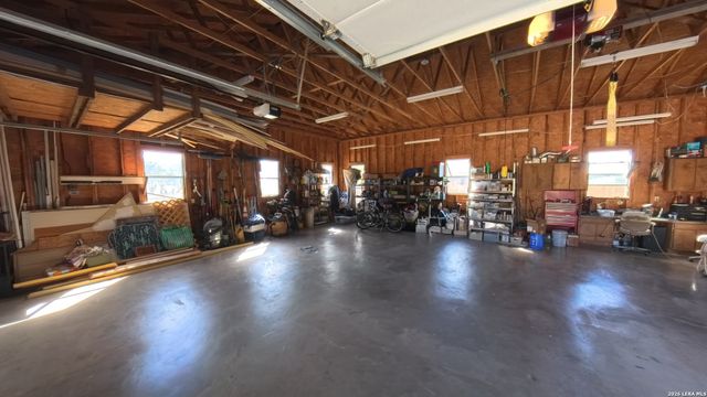 857 Madrona, Pipe Creek, TX 78063