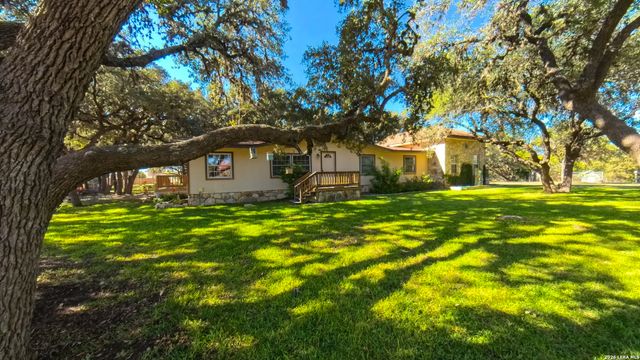857 Madrona, Pipe Creek, TX 78063