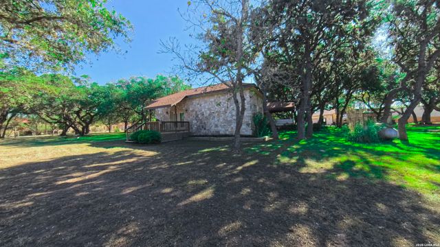 857 Madrona, Pipe Creek, TX 78063