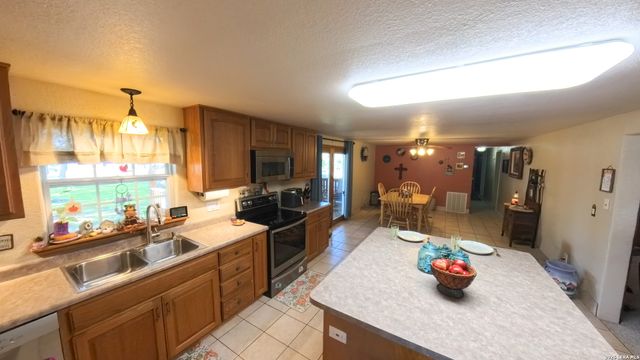 857 Madrona, Pipe Creek, TX 78063