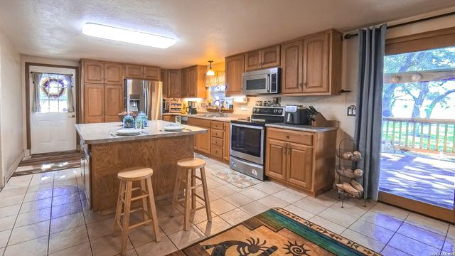 857 Madrona, Pipe Creek, TX 78063