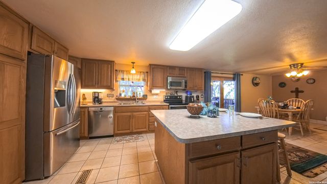 857 Madrona, Pipe Creek, TX 78063