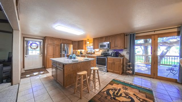 857 Madrona, Pipe Creek, TX 78063