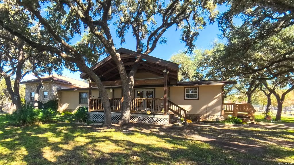 857 Madrona, Pipe Creek, TX 78063