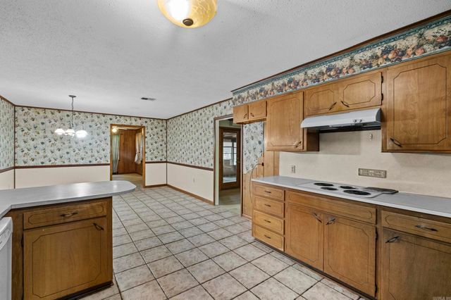 18 Hazelwood, Conway, AR 72032