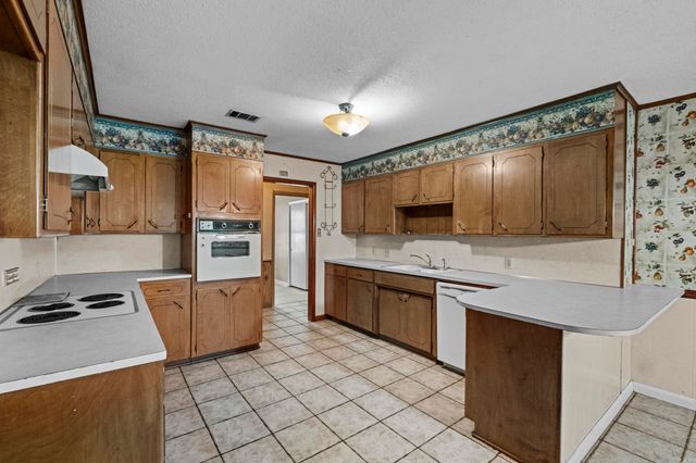 18 Hazelwood, Conway, AR 72032