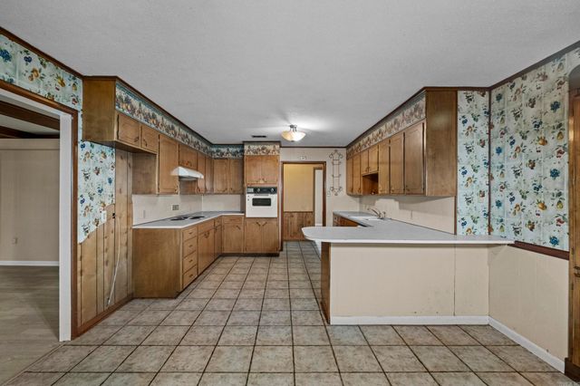 18 Hazelwood, Conway, AR 72032