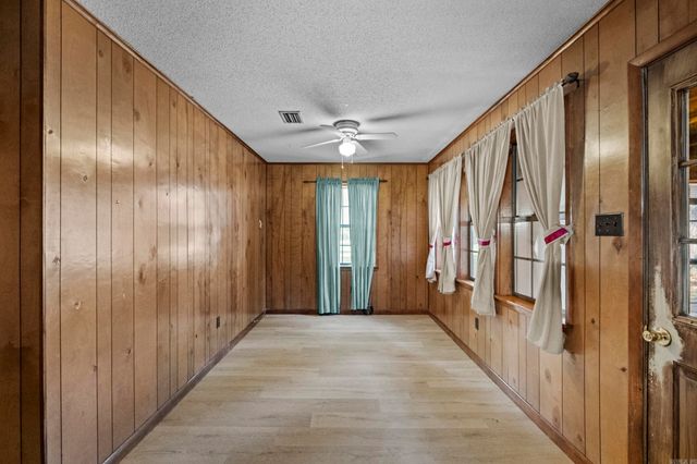 18 Hazelwood, Conway, AR 72032