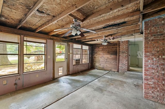 18 Hazelwood, Conway, AR 72032