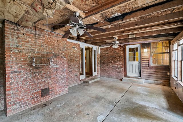 18 Hazelwood, Conway, AR 72032