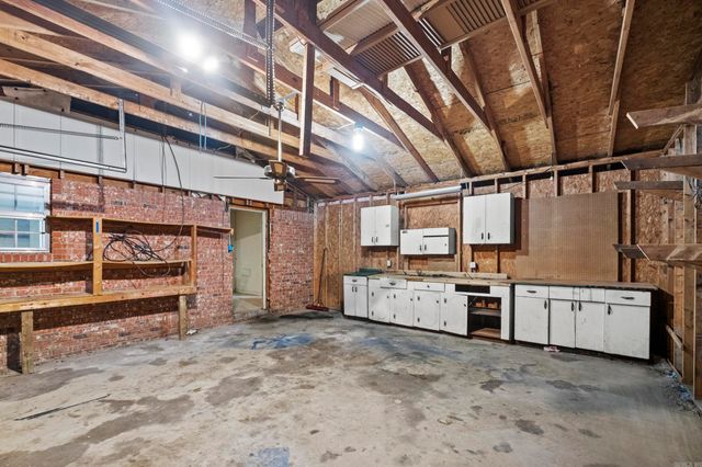 18 Hazelwood, Conway, AR 72032