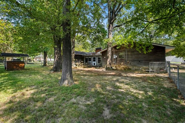 18 Hazelwood, Conway, AR 72032