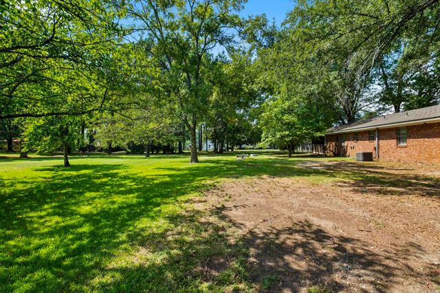 18 Hazelwood, Conway, AR 72032