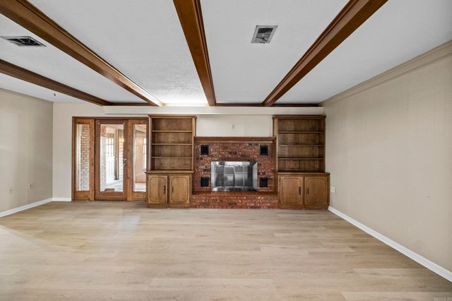 18 Hazelwood, Conway, AR 72032