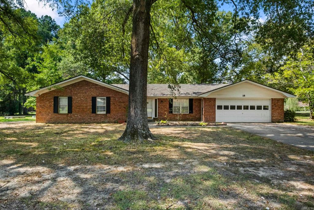 18 Hazelwood, Conway, AR 72032