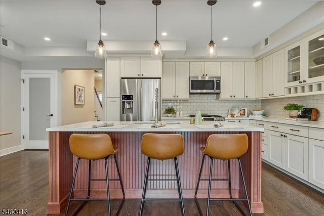 6 Clover Court, Berkeley Heights Twp., NJ 07922