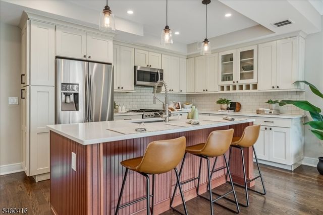6 Clover Court, Berkeley Heights Twp., NJ 07922