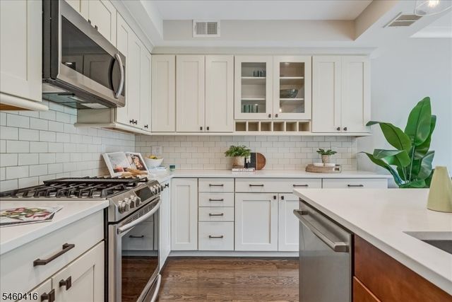 6 Clover Court, Berkeley Heights Twp., NJ 07922