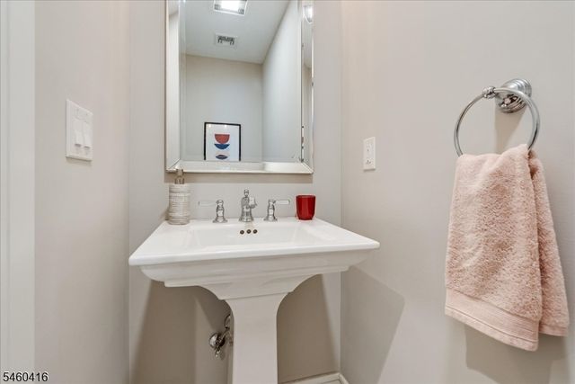 6 Clover Court, Berkeley Heights Twp., NJ 07922