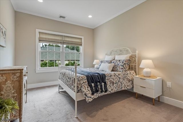 6 Clover Court, Berkeley Heights Twp., NJ 07922