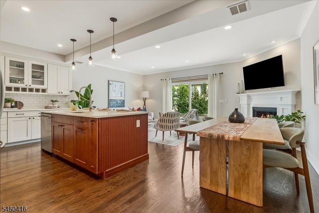 6 Clover Court, Berkeley Heights Twp., NJ 07922