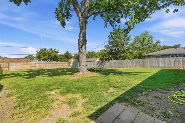 412 S Thornwood Drive, Lindenhurst, IL 60046