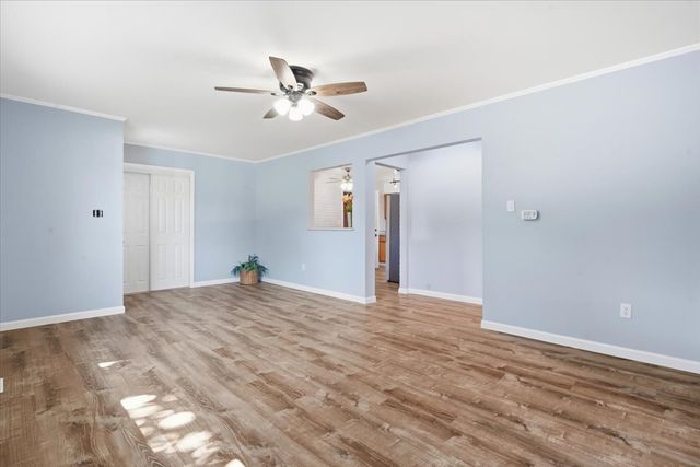 412 S Thornwood Drive, Lindenhurst, IL 60046