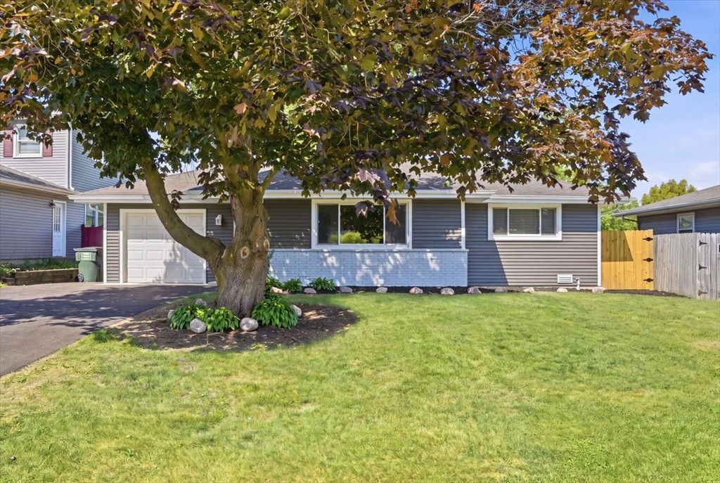 412 S Thornwood Drive, Lindenhurst, IL 60046