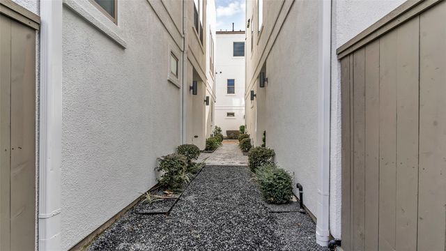 5429 Larkin Street, Houston, TX 77007