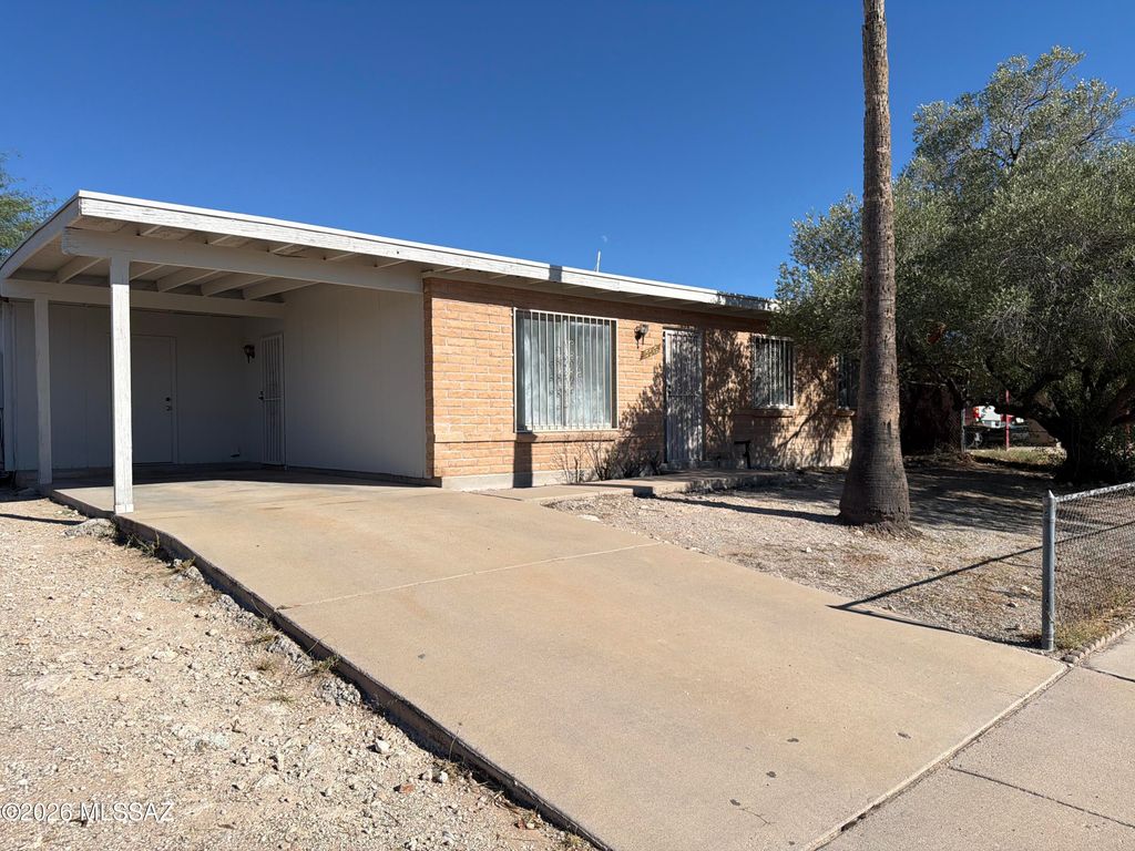 5349 S Greenway Drive, Tucson, AZ 85706