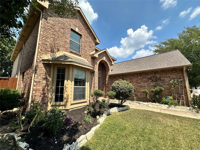 2832 Grandview Drive, Grand Prairie, TX 75052