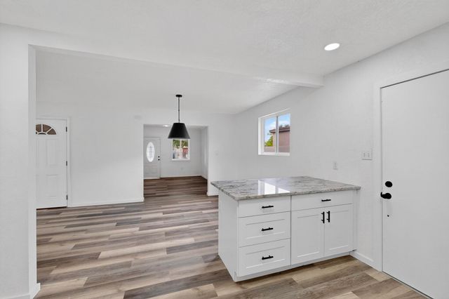228 Garcia Street NE, Albuquerque, NM 87123