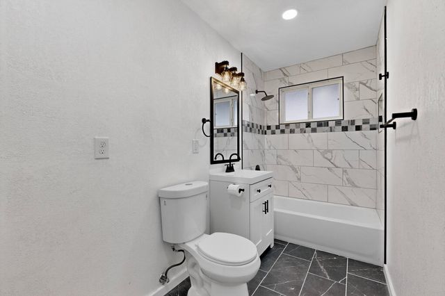 228 Garcia Street NE, Albuquerque, NM 87123