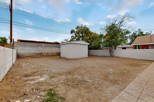 228 Garcia Street NE, Albuquerque, NM 87123