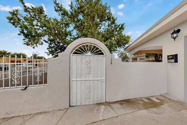 228 Garcia Street NE, Albuquerque, NM 87123