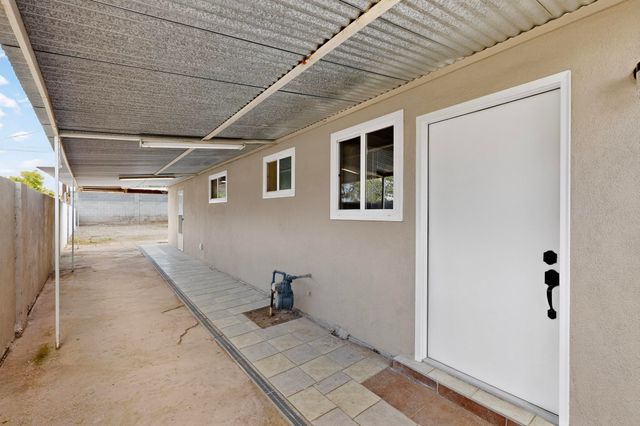 228 Garcia Street NE, Albuquerque, NM 87123