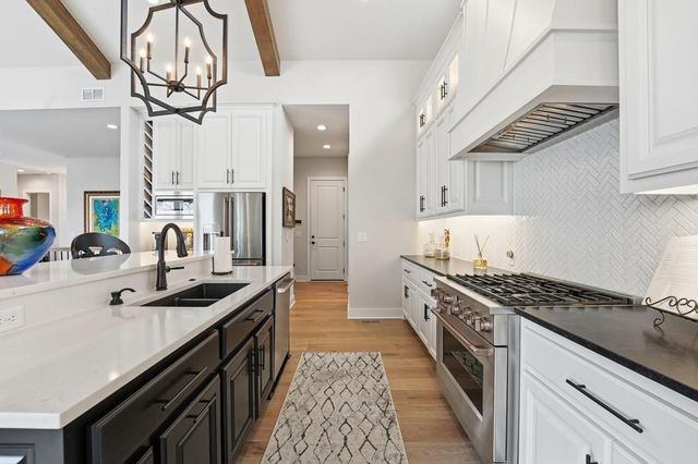 27229 W 100th Terrace, Olathe, KS 66061