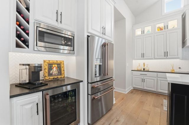 27229 W 100th Terrace, Olathe, KS 66061