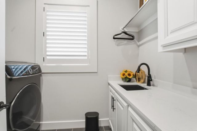 27229 W 100th Terrace, Olathe, KS 66061