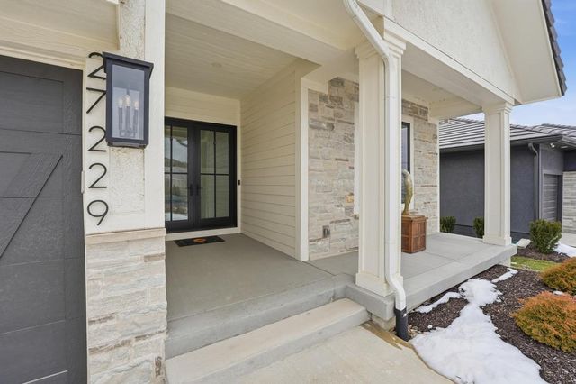 27229 W 100th Terrace, Olathe, KS 66061