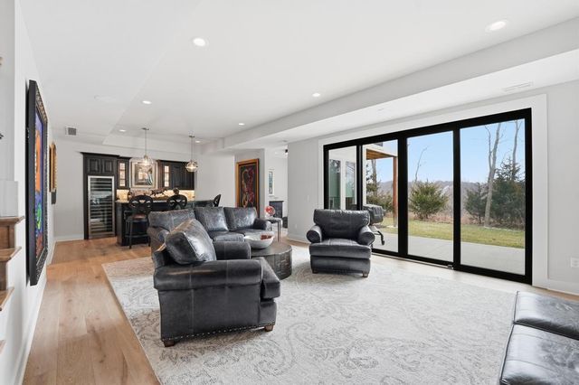 27229 W 100th Terrace, Olathe, KS 66061