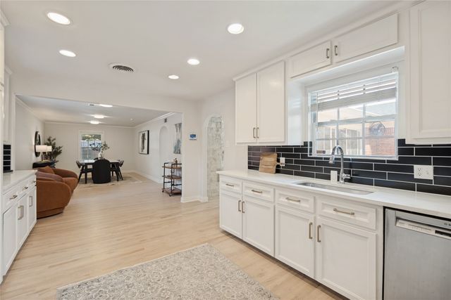 806 Knott Place, Dallas, TX 75208