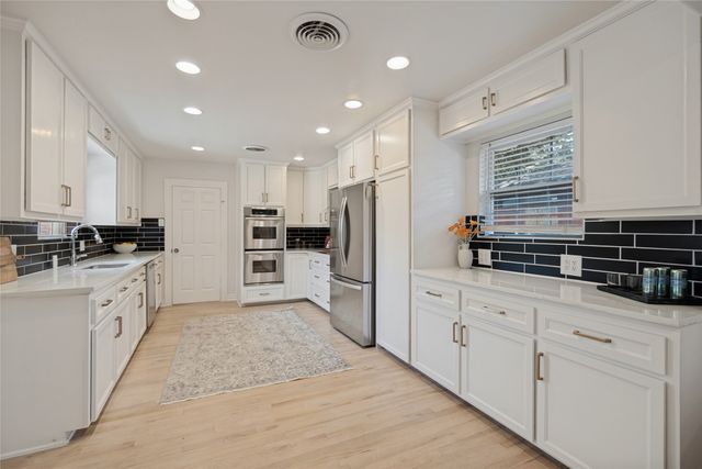 806 Knott Place, Dallas, TX 75208