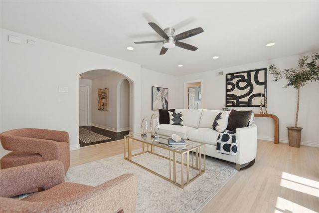 806 Knott Place, Dallas, TX 75208