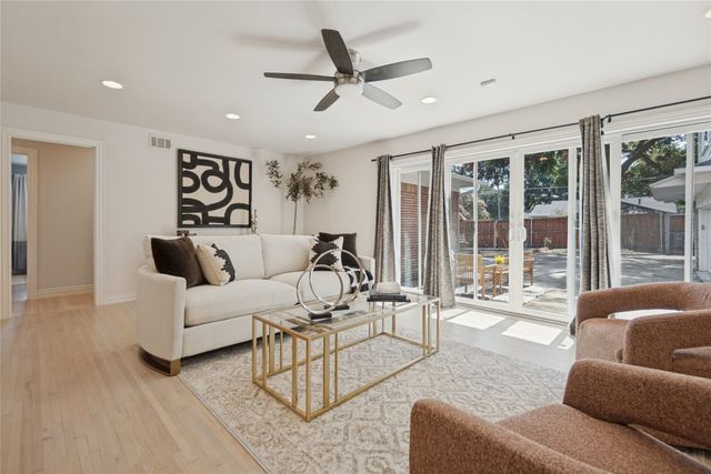 806 Knott Place, Dallas, TX 75208