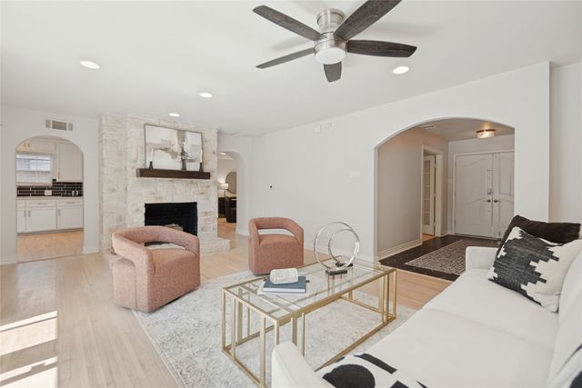 806 Knott Place, Dallas, TX 75208