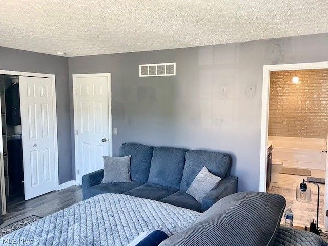 1432 Wellingshire Circle, Cuyahoga Falls, OH 44221