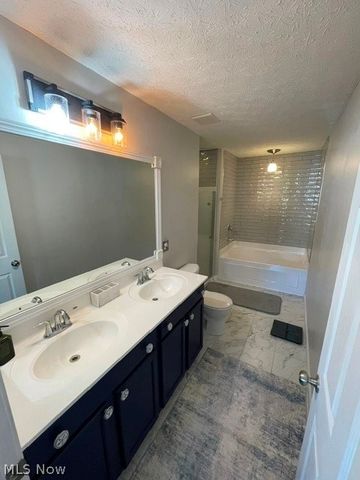1432 Wellingshire Circle, Cuyahoga Falls, OH 44221
